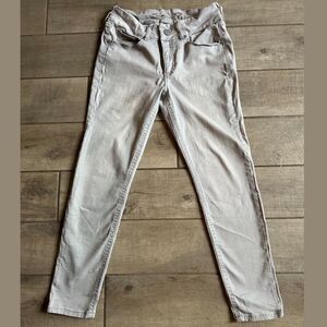 Seven7 Light Wash Jeans – Women’s Size 10